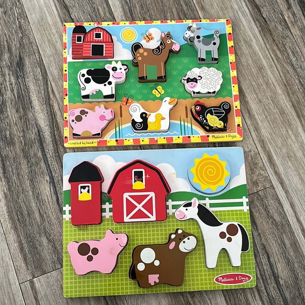 🐮2 WOOD PUZZLES🐷BOTH ON THE FARM & BOTH HAVE ALL OF THE PIECES GREAT CONDITION